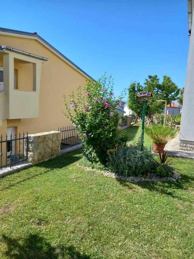 Apartman Katica Banjol Exterior foto