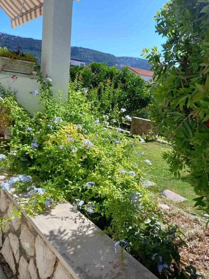 Apartman Katica Banjol Exterior foto