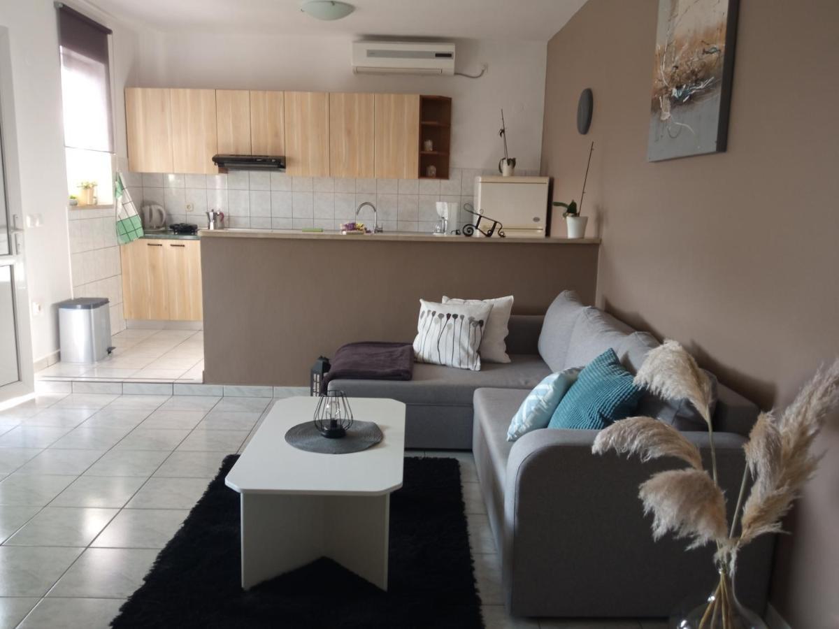 Apartman Katica Banjol Exterior foto